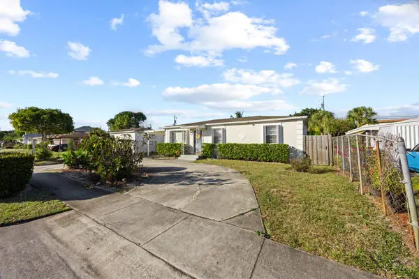 430 W 25th Street, Riviera Beach, FL 33404 - #3