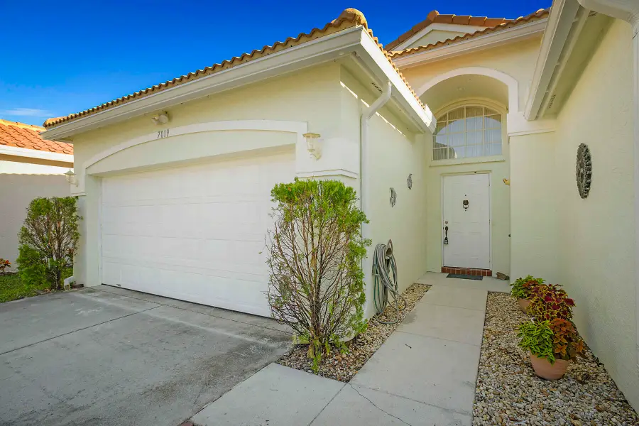 7019 SE Twin Oaks Circle Se, Stuart, FL 34997 - #2