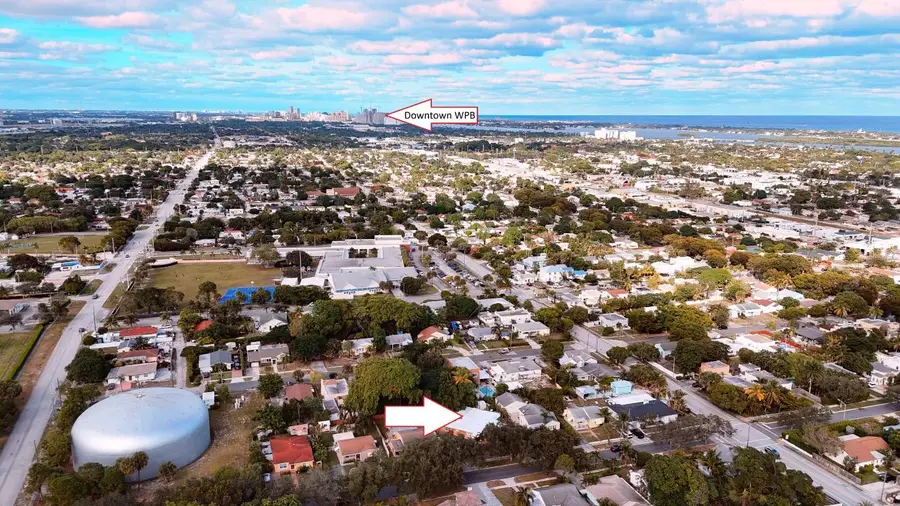 819 Colonial Road, West Palm Beach, FL 33405 - #2