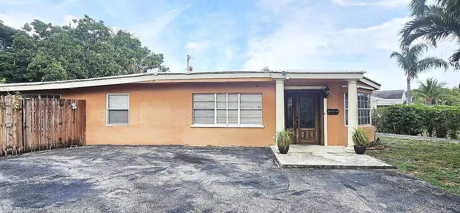 819 Colonial Road, West Palm Beach, FL 33405 - #3