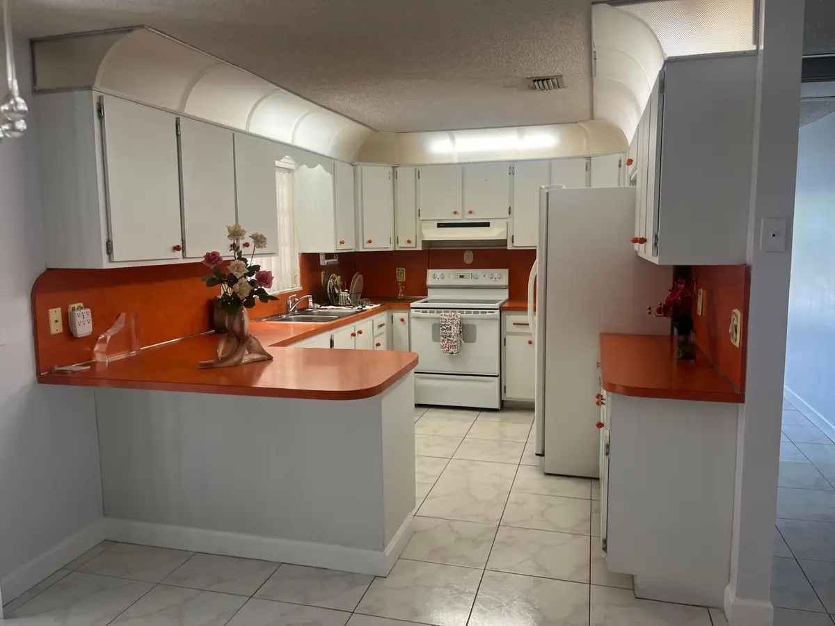 820 W Lakewood Road, West Palm Beach, FL 33405 - #1