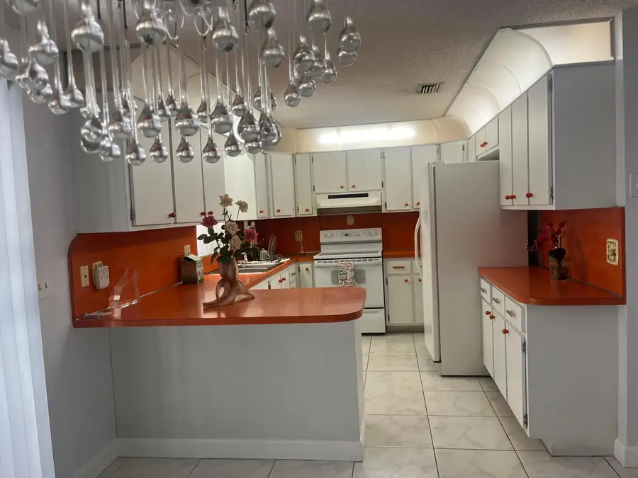 820 W Lakewood Road, West Palm Beach, FL 33405 - #2