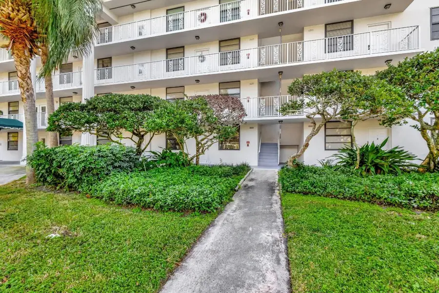 3630 Whitehall Drive #105, West Palm Beach, FL 33401 - #2