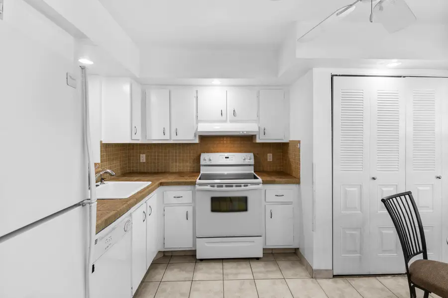 27 Abbey Lane #205, Delray Beach, FL 33446 - #3