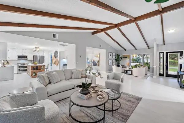 9 Old Fence Road, Palm Beach Gardens, FL 33418