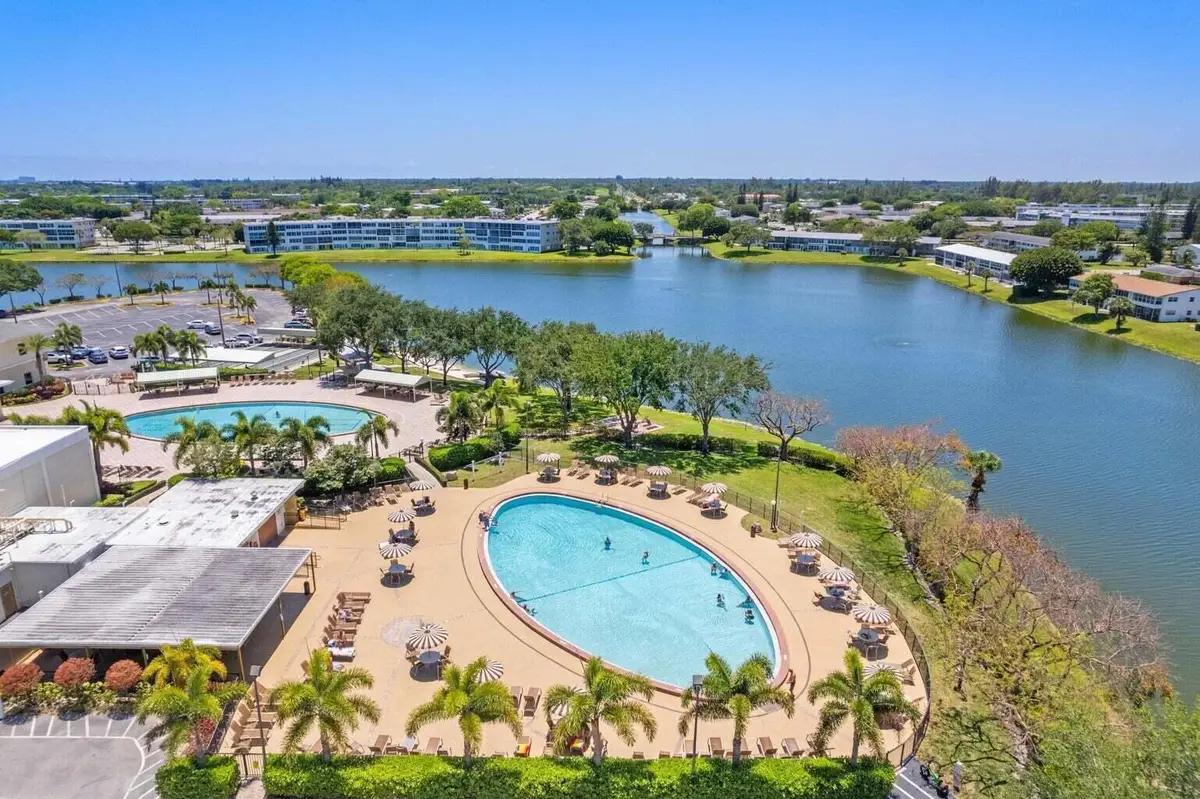 118 Sheffield E, West Palm Beach, FL 33417 - #1