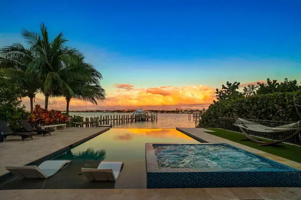 200 N Lake Drive, Lantana, FL 33462