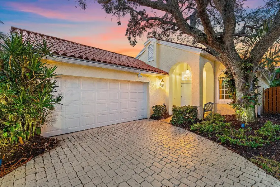 2614 La Lique Circle, Palm Beach Gardens, FL 33410 - #2