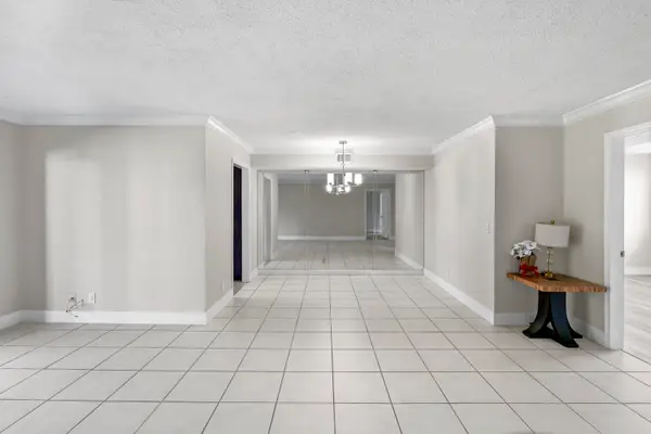 5917 Via Vermilya #206, Lake Worth, FL 33462