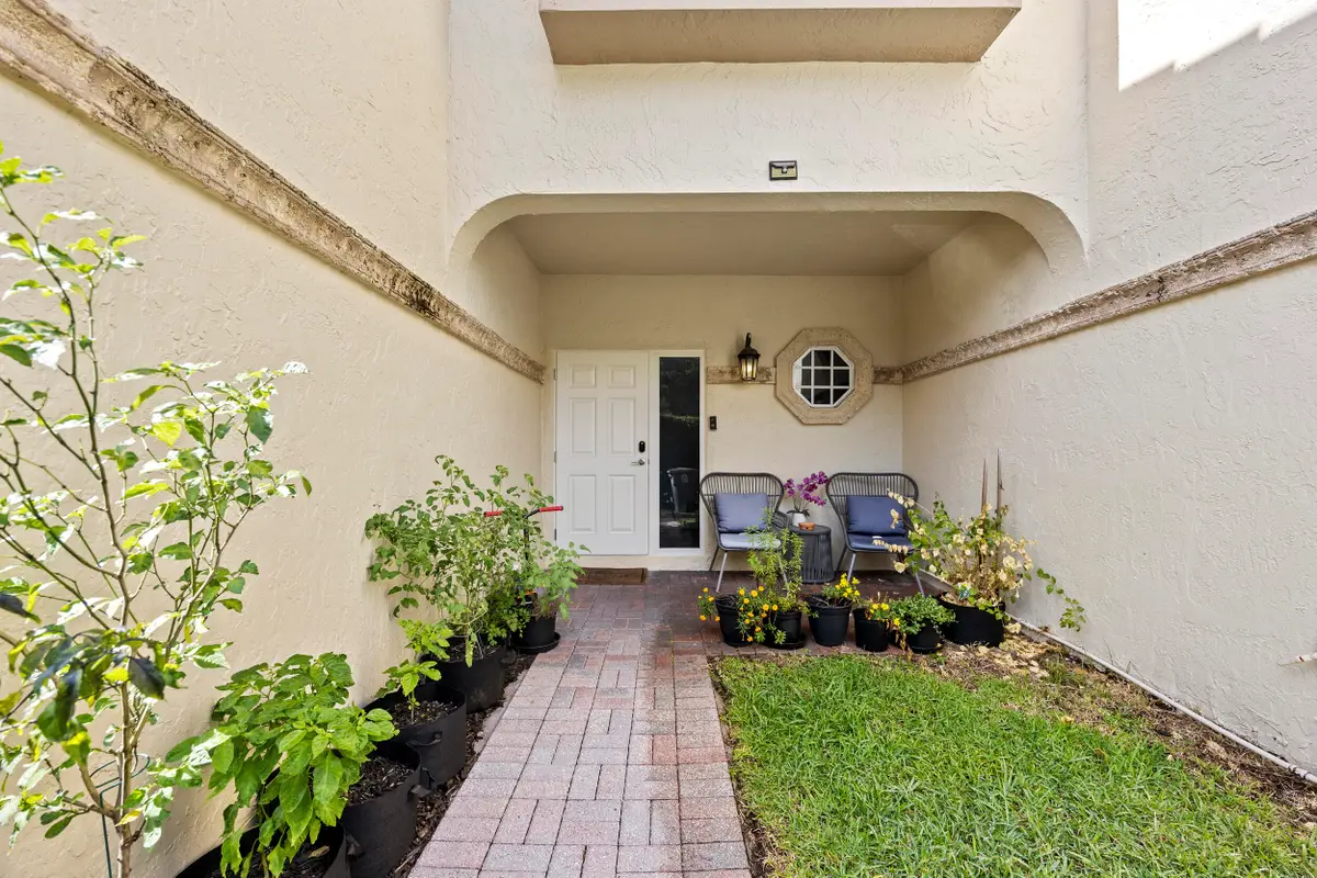 6822 Via Regina, Boca Raton, FL 33433 - #1