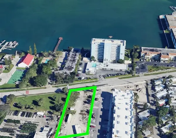 3139 Lake Shore Drive, Riviera Beach, FL 33404