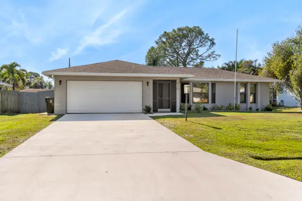 814 SE Starflower Avenue, Port St Lucie, FL 34983