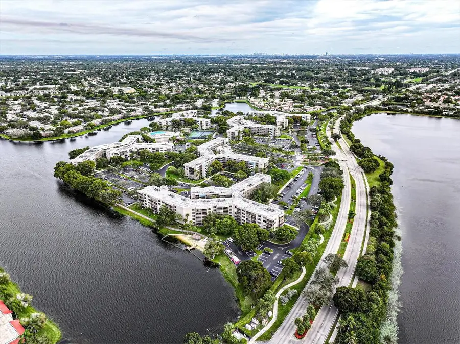 1100 Colony Point Circle Circle #415, Pembroke Pines, FL 33026 - #3