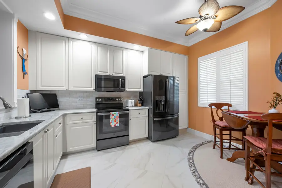 8 Harbour Isle Drive E #Ph5, Fort Pierce, FL 34949 - #3