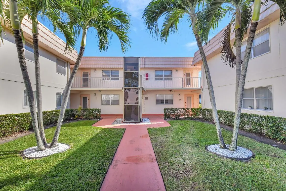 325 Saxony G, Delray Beach, FL 33446 - #1
