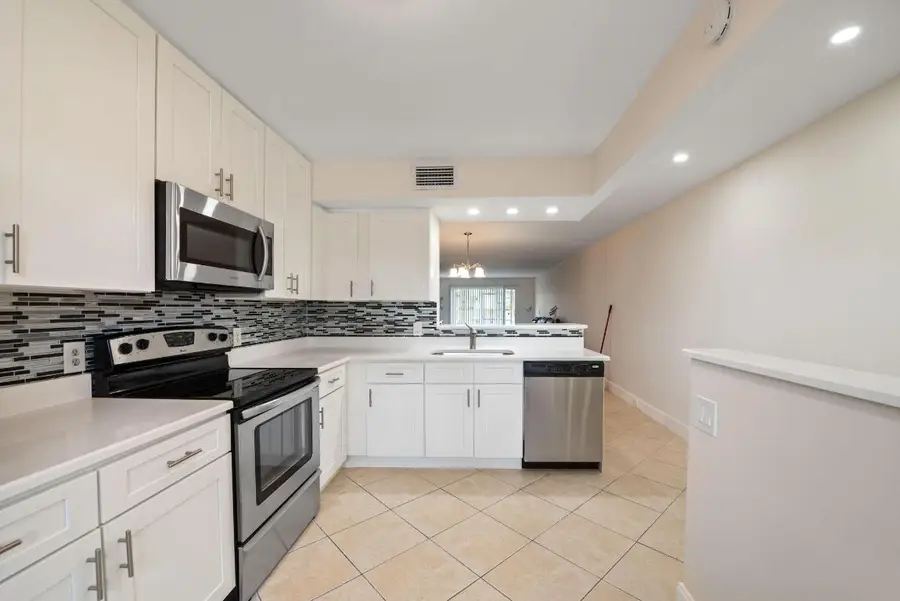 1090 Guildford E #1090, Boca Raton, FL 33434 - #2