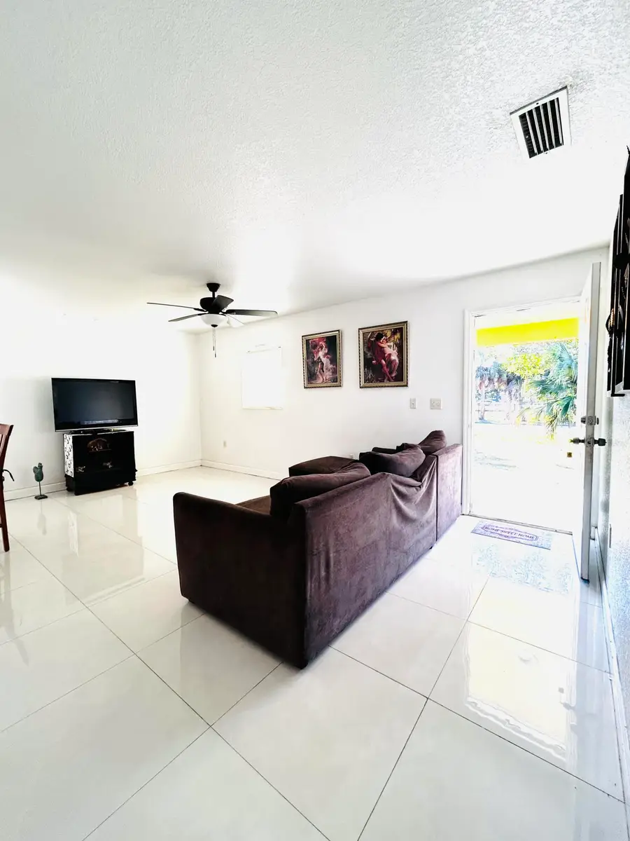 719 Carolina Avenue, Clewiston, FL 33440 - #3