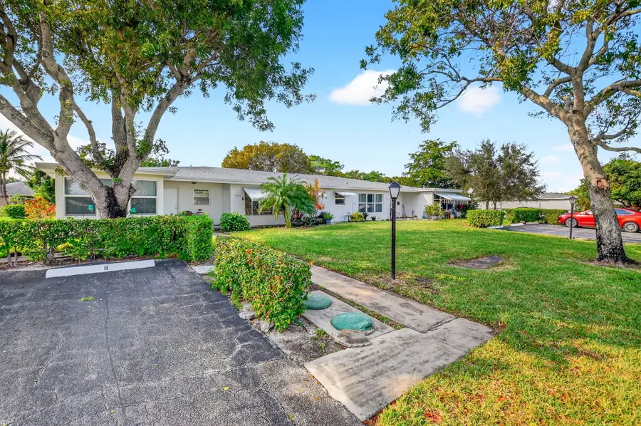 7293 W Oakridge Circle, Lantana, FL 33462 - #2