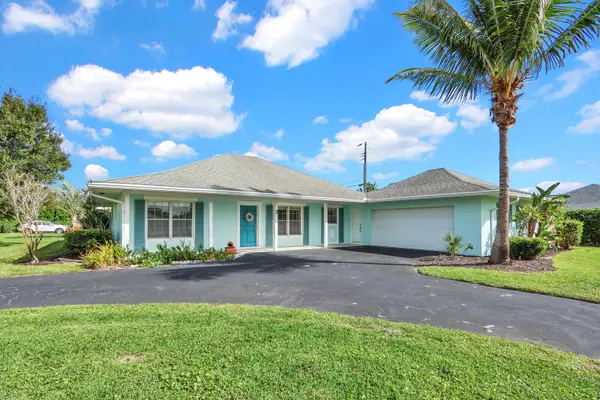 3 SE Paddock Circle, Tequesta, FL 33469