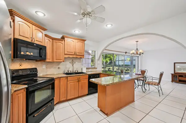 7 N Greenway Village N #111, Royal Palm Beach, FL 33411