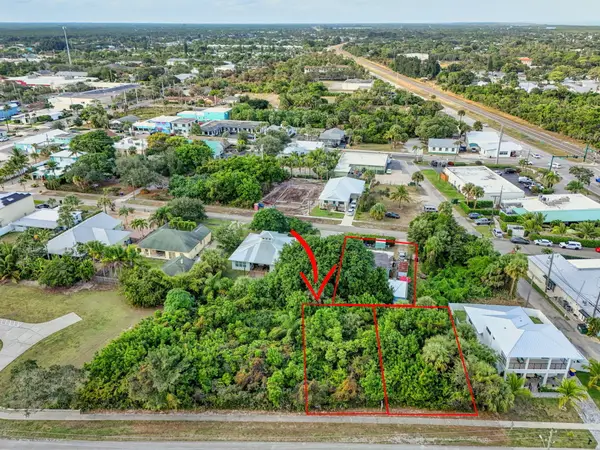 9156 SE Mars Street, Hobe Sound, FL 33455
