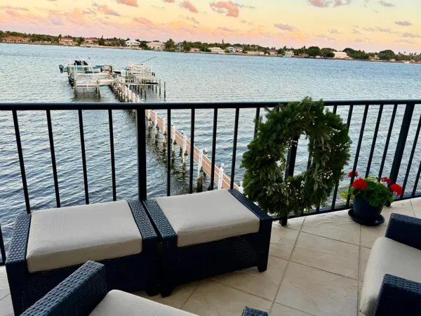 1206 S Lake Drive #301, Lantana, FL 33462