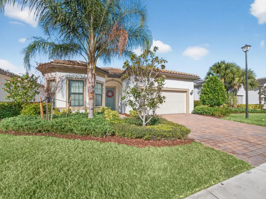 623 SE Villandry Way, Port Saint Lucie, FL 34984 - #3