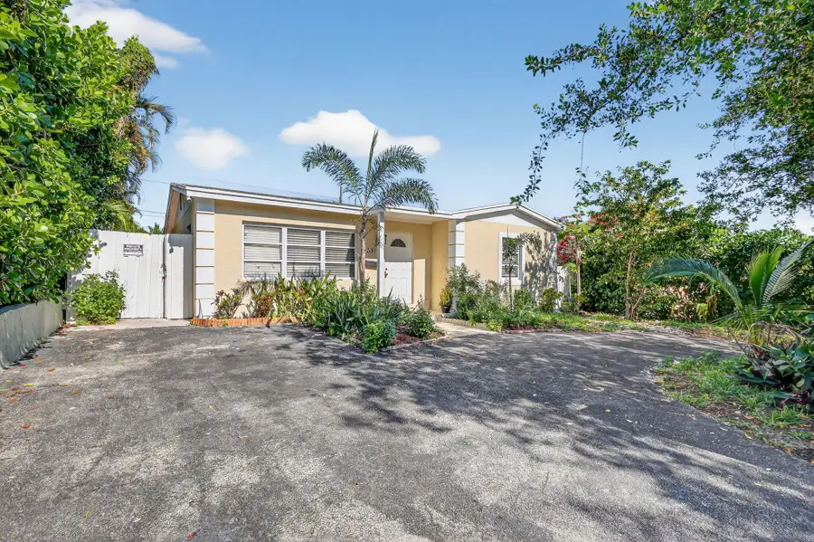 831 30th Court, West Palm Beach, FL 33407 - #2