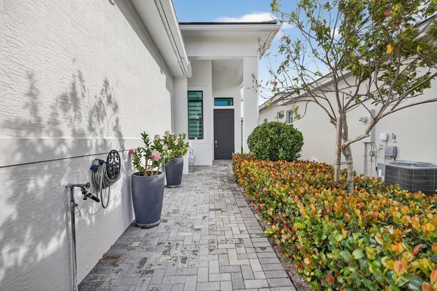 180 SE Via Bisento, Port Saint Lucie, FL 34952 - #2