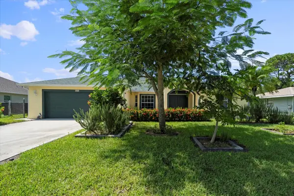 324 NE Gladiola Avenue, Port St Lucie, FL 34983