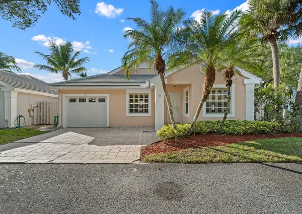 28 Governors Court, Palm Beach Gardens, FL 33418
