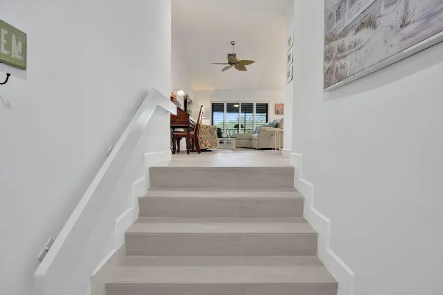 4 Lexington Lane E #G, Palm Beach Gardens, FL 33418 - #3