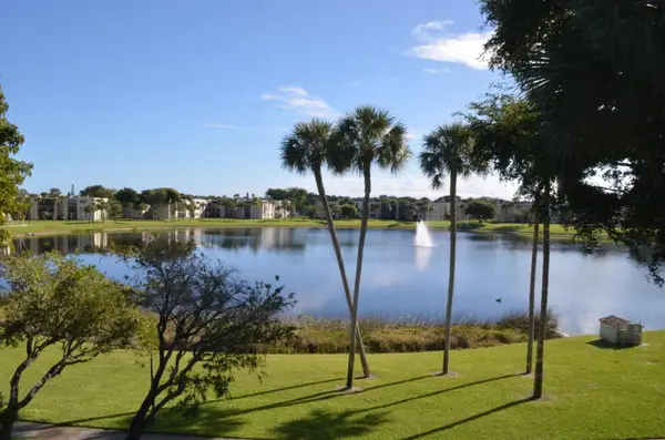 5220 Las Verdes Circle #312, Delray Beach, FL 33484