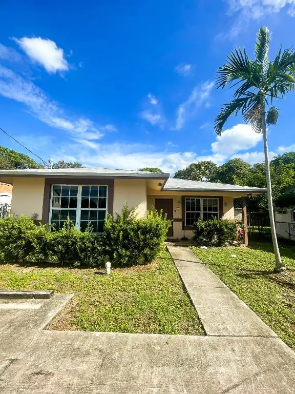 17 SW 6th Avenue, Dania Beach, FL 33004