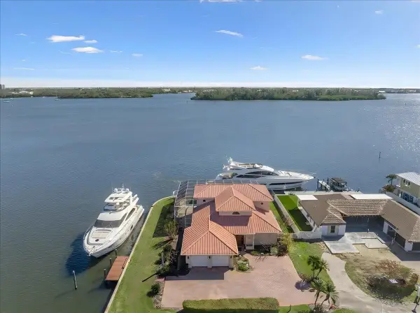 2 Seahorse Lane, Vero Beach, FL 32960