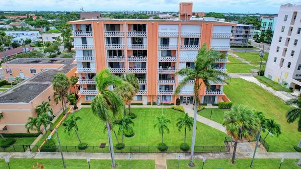 15 S Golfview Road #403, Lake Worth Beach, FL 33460