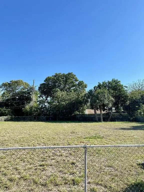 936 39th Street, West Palm Beach, FL 33407 - #3