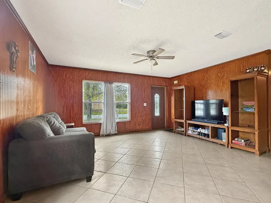 48 N Oak Street, Fellsmere, FL 32948 - #3