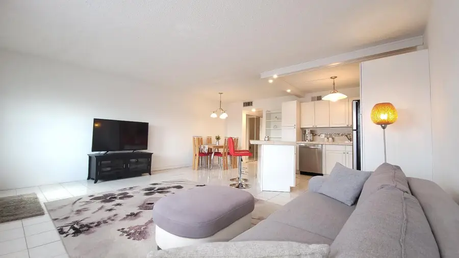 405 Southampton A, West Palm Beach, FL 33417 - #2