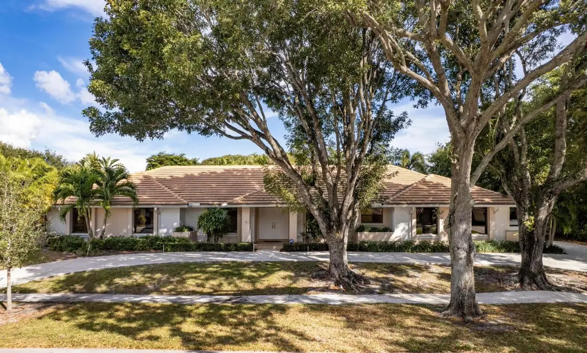 2812 Embassy Drive, West Palm Beach, FL 33401 - #1