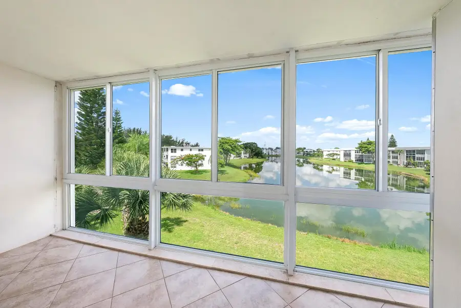 306 Wellington E, West Palm Beach, FL 33417 - #2