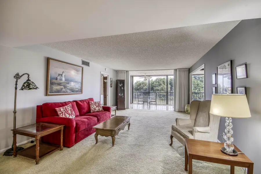 5250 Woodland Lakes Drive #226, Palm Beach Gardens, FL 33418 - #3