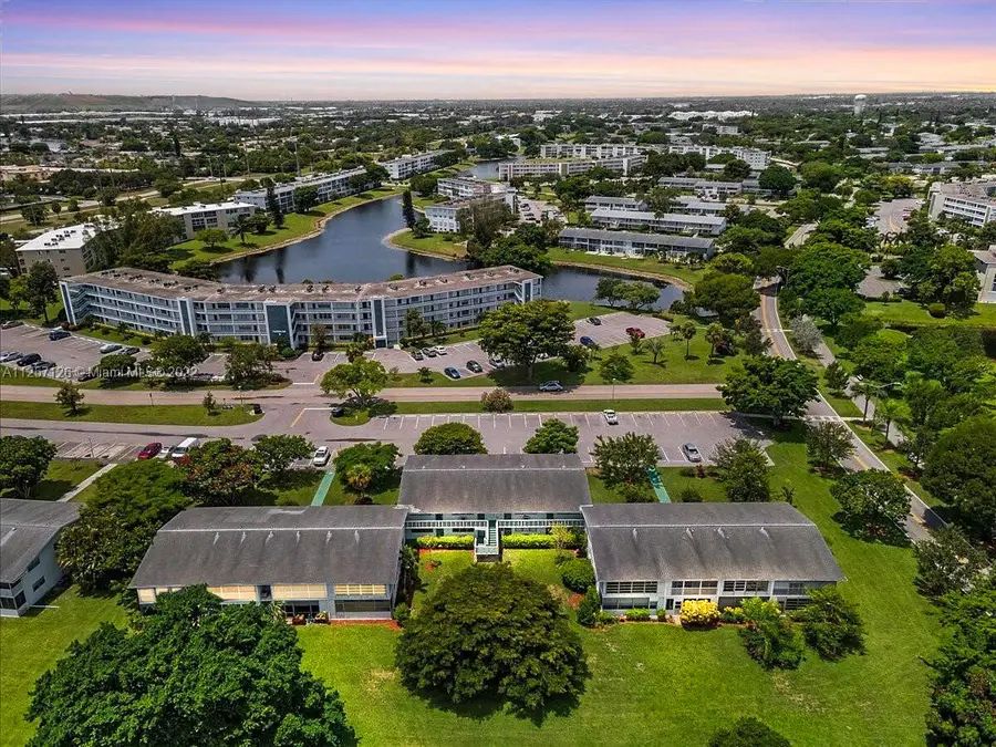 301 Farnham M #301, Deerfield Beach, FL 33442 - #3