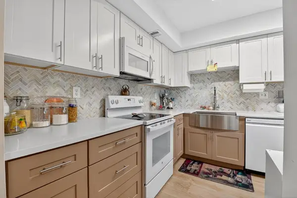 3050 Presidential Way #106, West Palm Beach, FL 33401