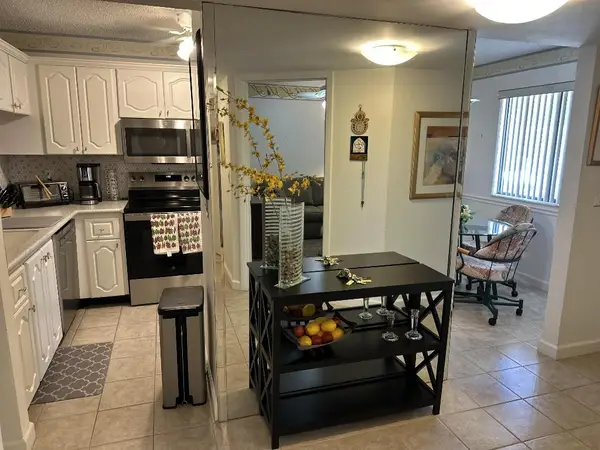 3138 Via Poinciana #114, Lake Worth, FL 33467