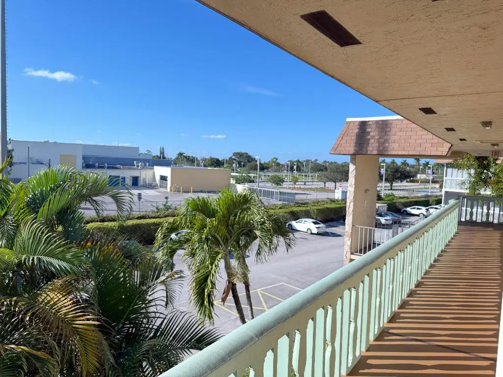 400 Village Green Circle W #304, Palm Springs, FL 33461 - #1