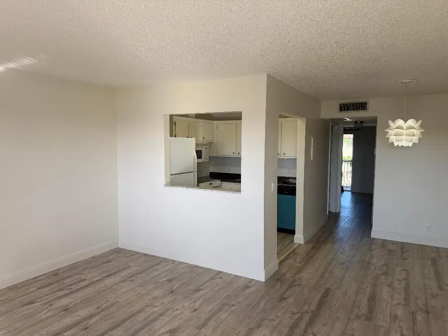 400 Village Green Circle W #304, Palm Springs, FL 33461 - #3