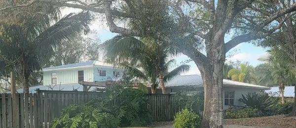 1555 33rd Avenue, Vero Beach, FL 32960