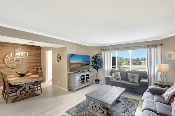 3951 Via Poinciana #415, Lake Worth, FL 33467