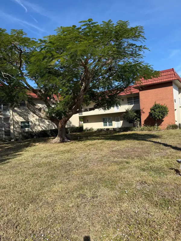 41 Woodland Drive #102, Vero Beach, FL 32962